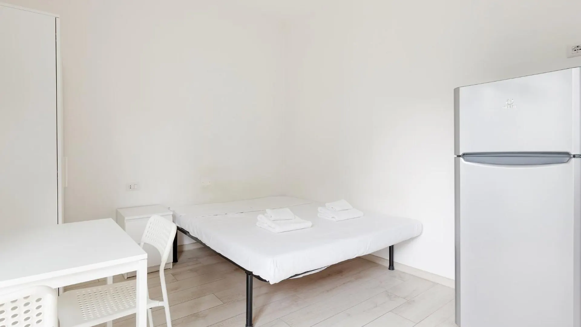 Cimiano M2 Cozy Studio With Balcony Milan Italy