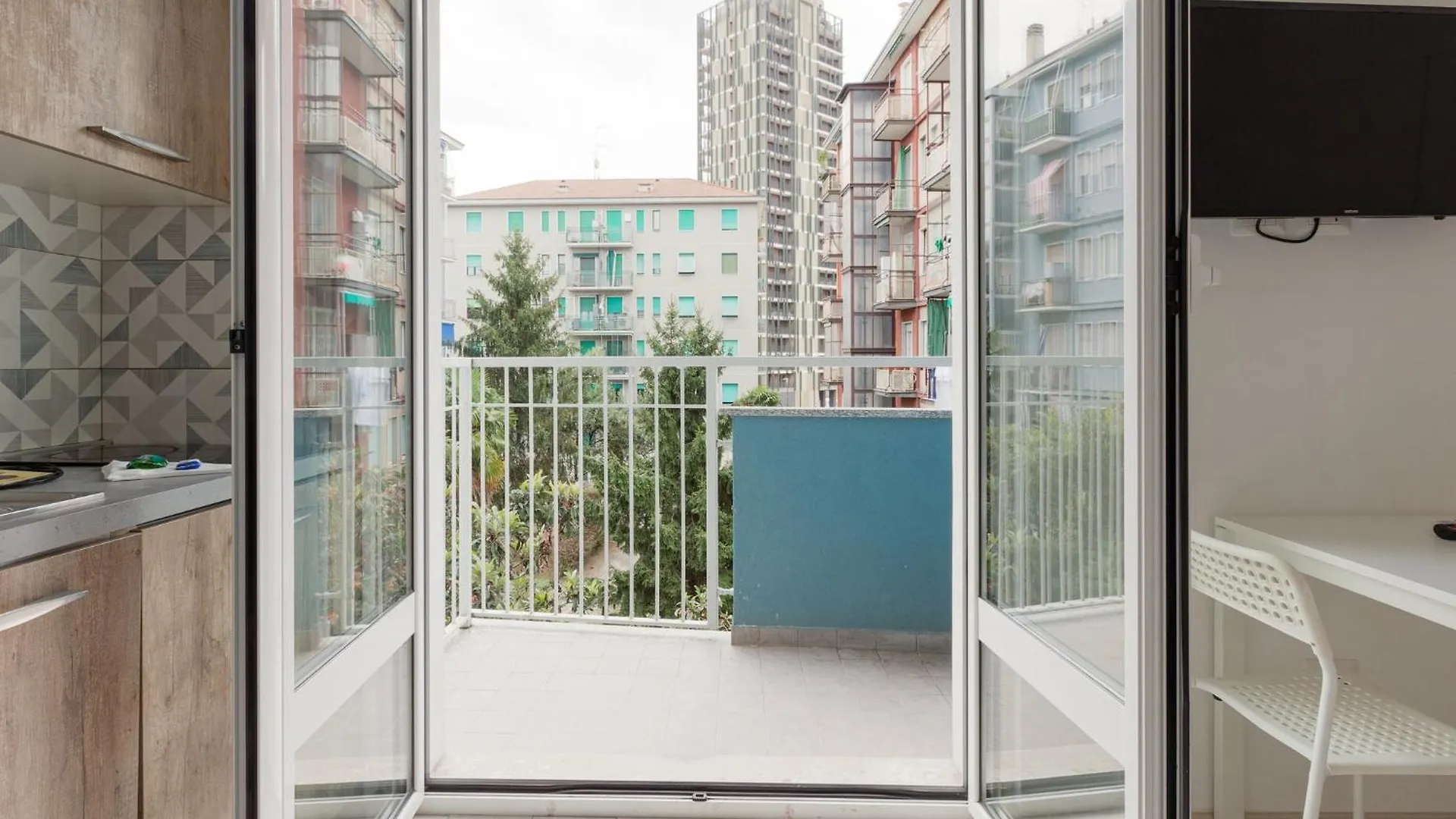 Cimiano M2 Cozy Studio With Balcony Milan Apartment
